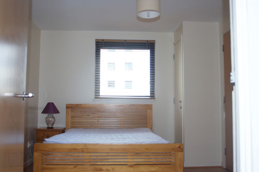 82 17 Queens Square