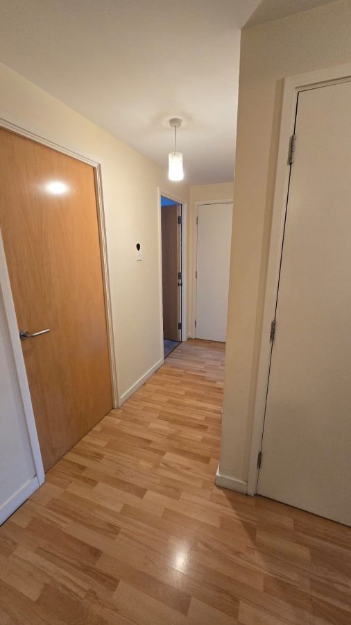 58 17 Queens Square