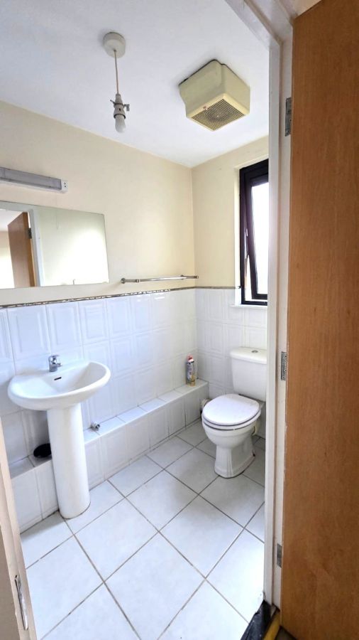 58 17 Queens Square 58 17 Queens Square