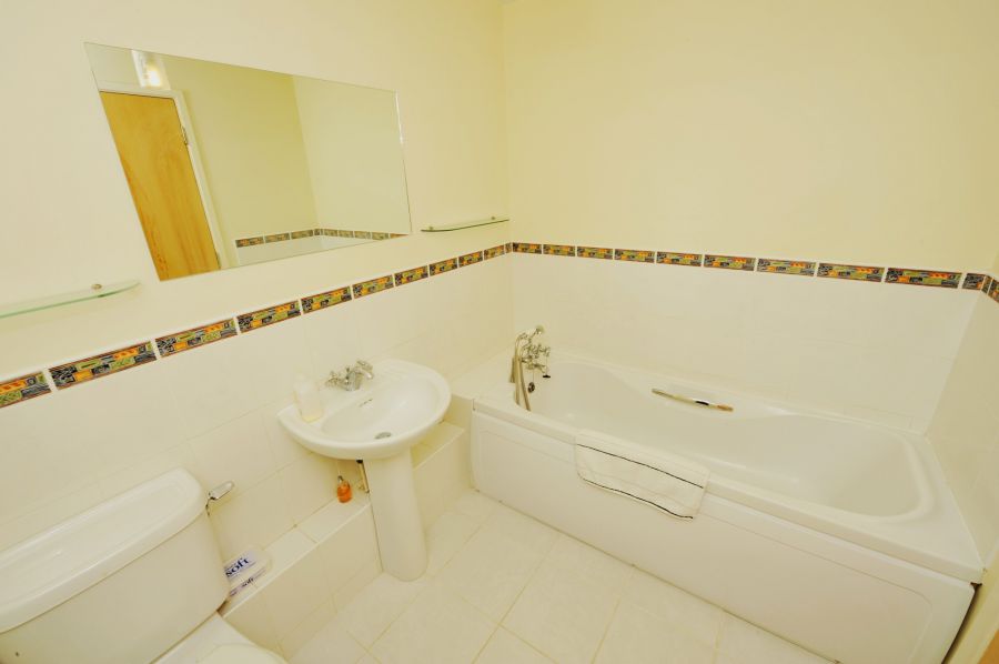 58 17 Queens Square 58 17 Queens Square