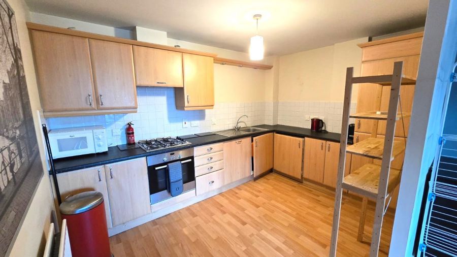 58 17 Queens Square
