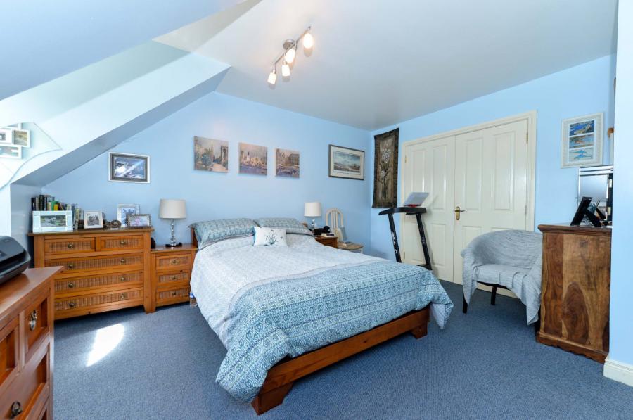 4 Clonallon Square