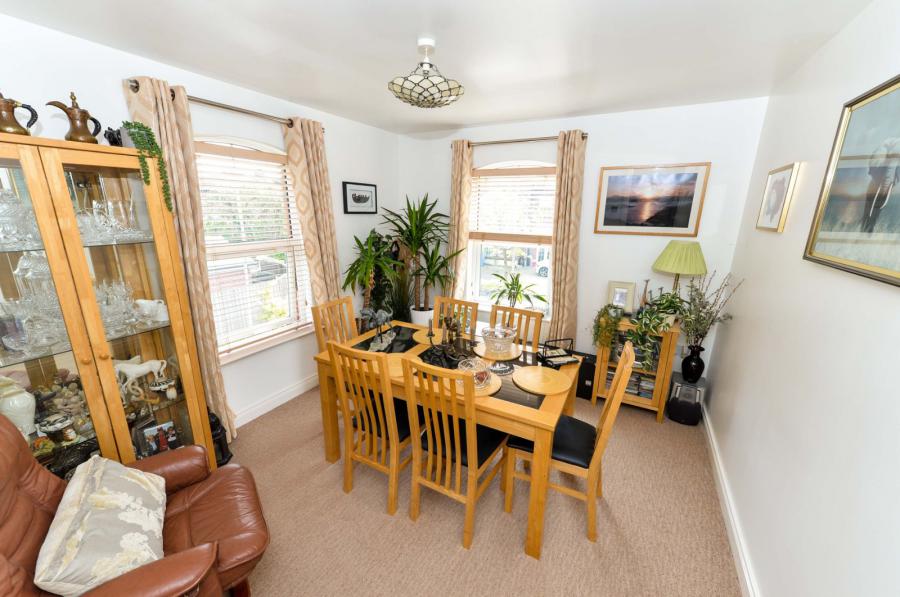 4 Clonallon Square