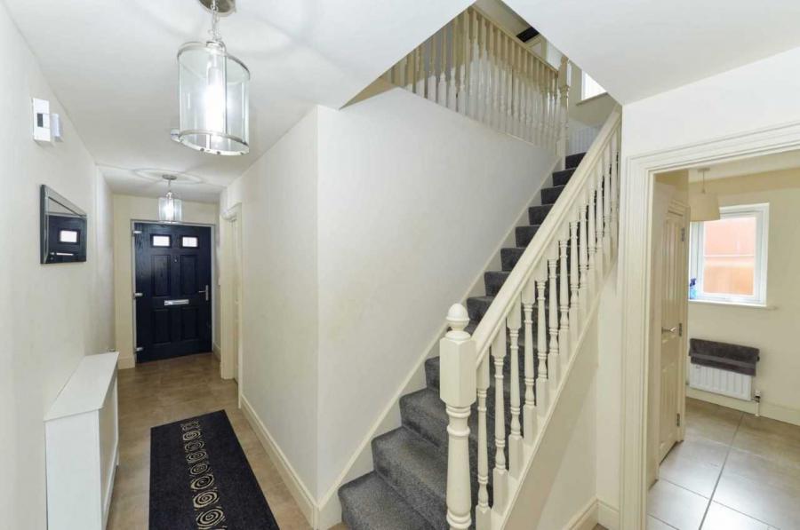 6 Millmount Village Way