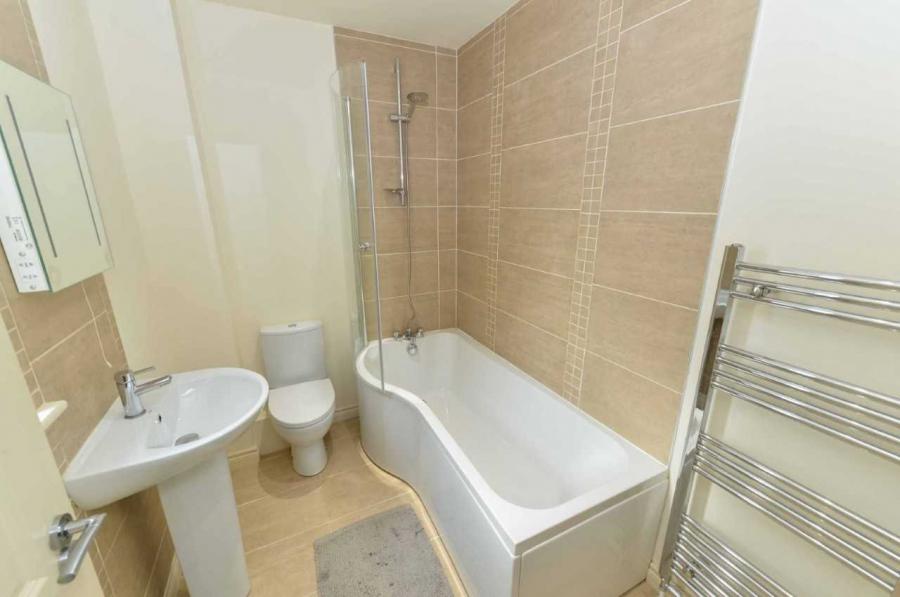 6 Millmount Village Way