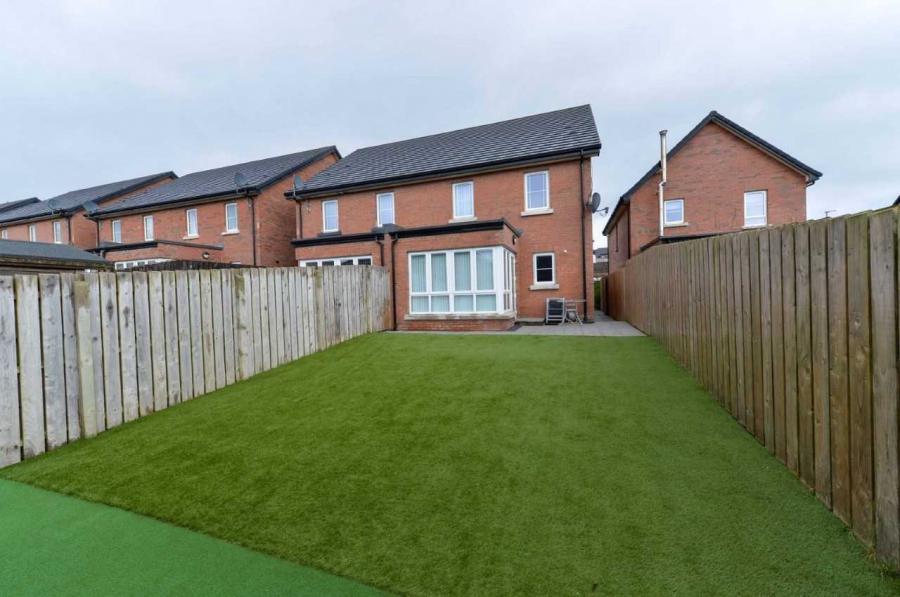 6 Millmount Village Way