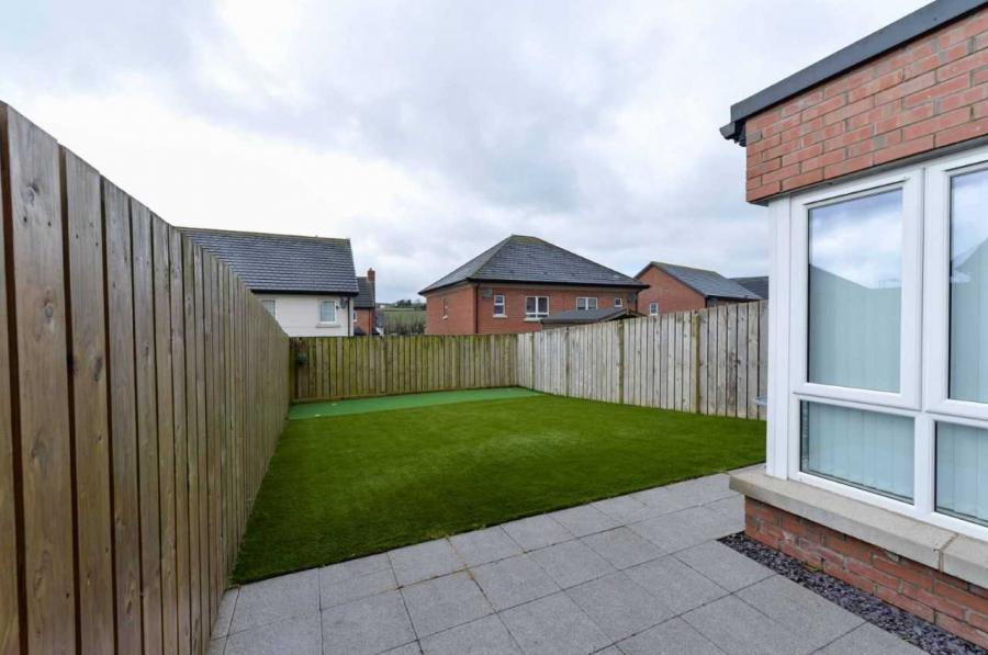 6 Millmount Village Way