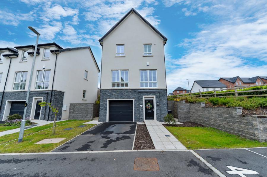 12 Millmount Quarry Close, dundonald, belfast, BT16 1BN