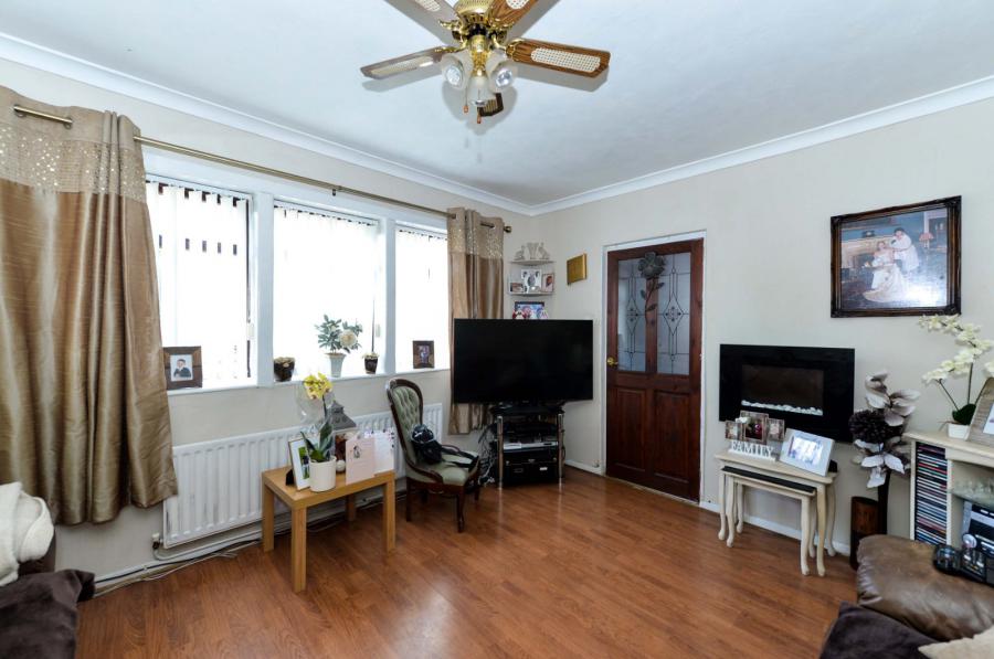 28 Connsbrook Park