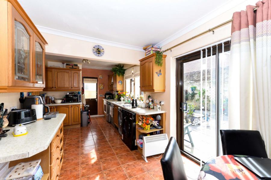 28 Connsbrook Park