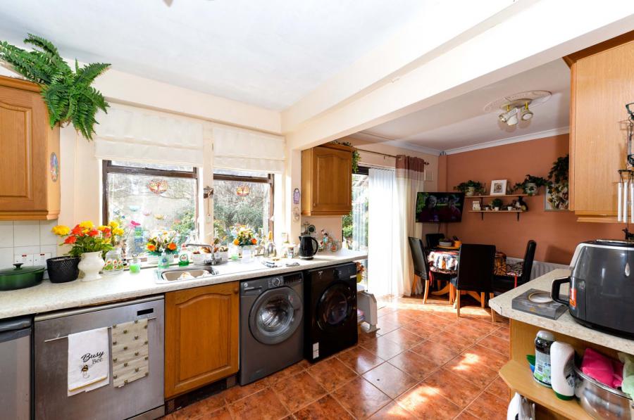 28 Connsbrook Park