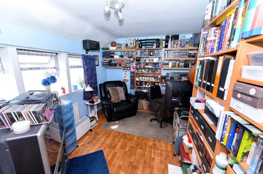 28 Connsbrook Park