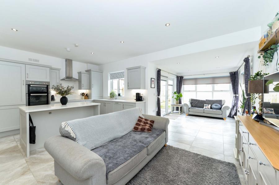 4 Castlegowan Place