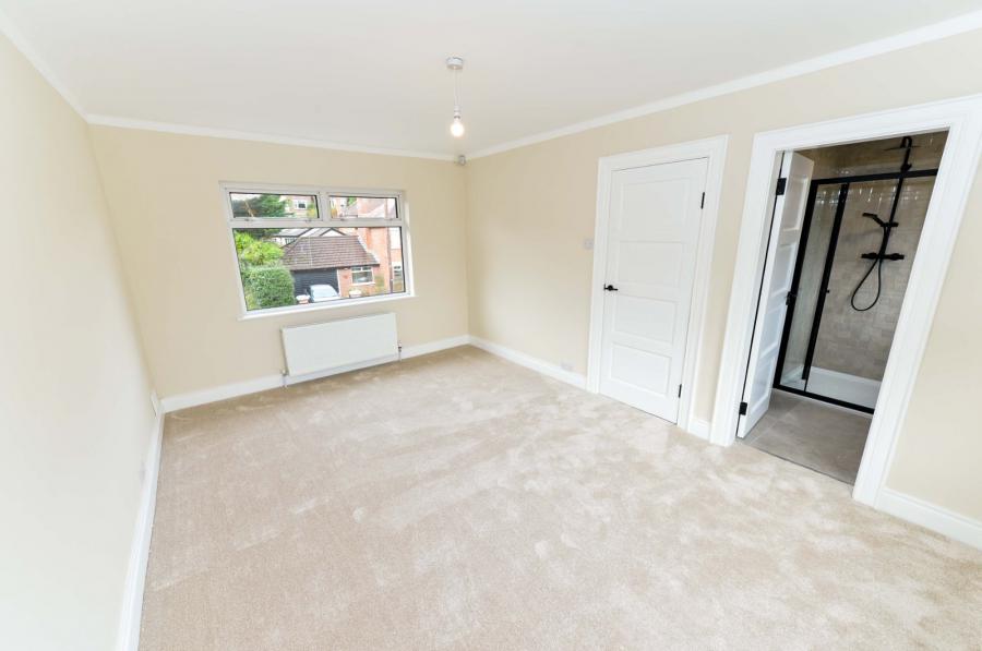 16 Ascot Park