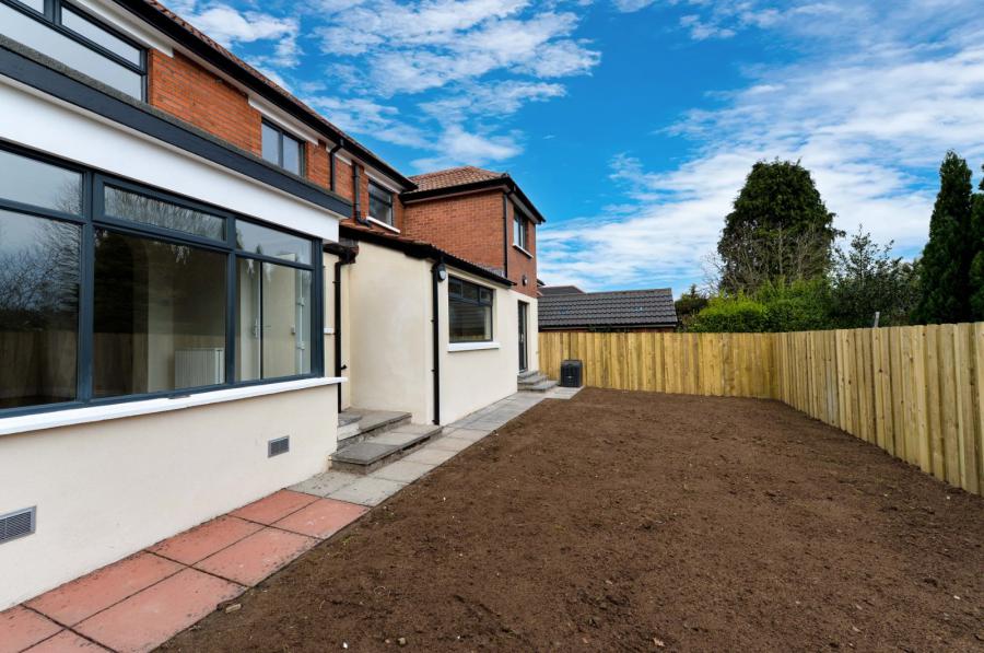 16 Ascot Park