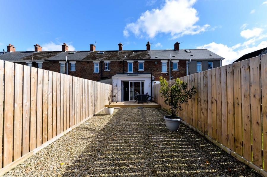 6 Oakdene Drive
