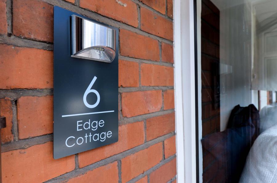 6 Oakdene Drive