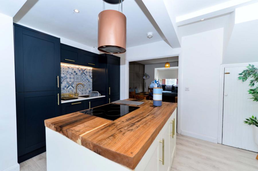 6 Oakdene Drive