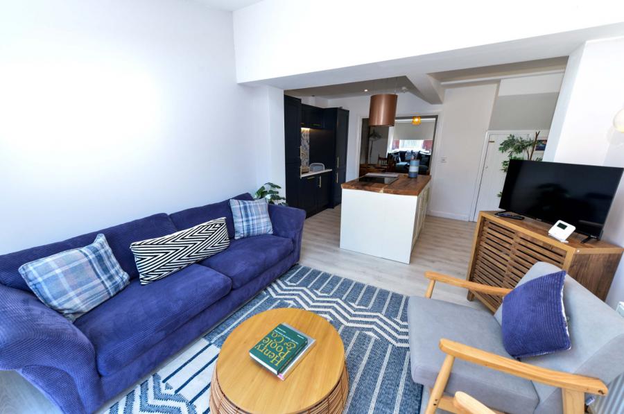 6 Oakdene Drive