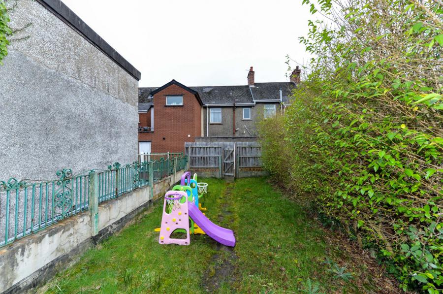 25 Strandburn Park