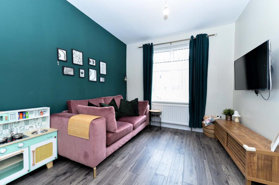 25 Strandburn Park