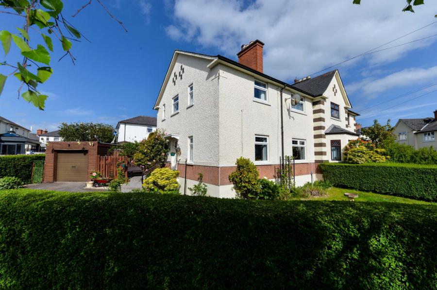 4 Ardgreenan Crescent