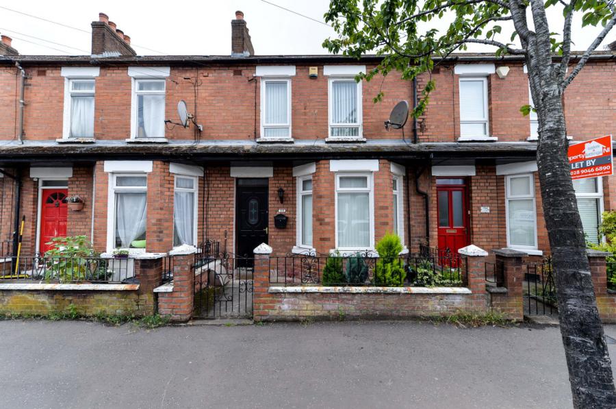 77 Ravenscroft Avenue