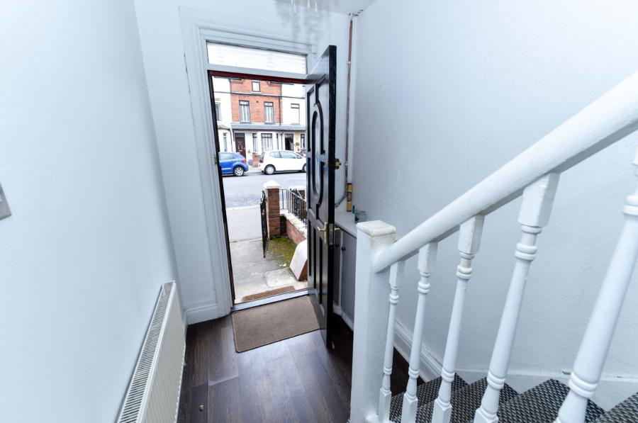 77 Ravenscroft Avenue