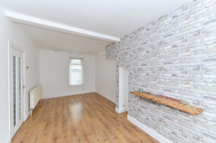 77 Ravenscroft Avenue