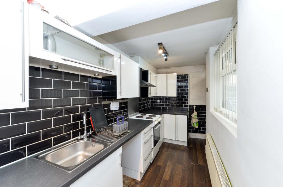 77 Ravenscroft Avenue