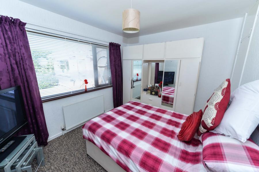 8 Ilford Avenue