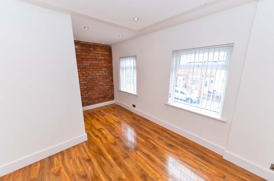 7 Sandbrook Park