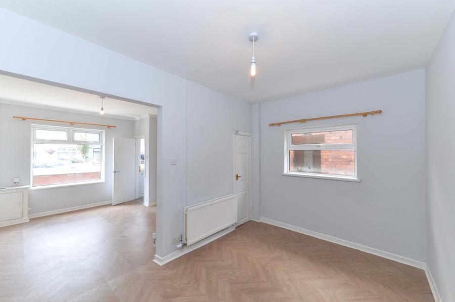 10 Dunraven Crescent 10 Dunraven Crescent