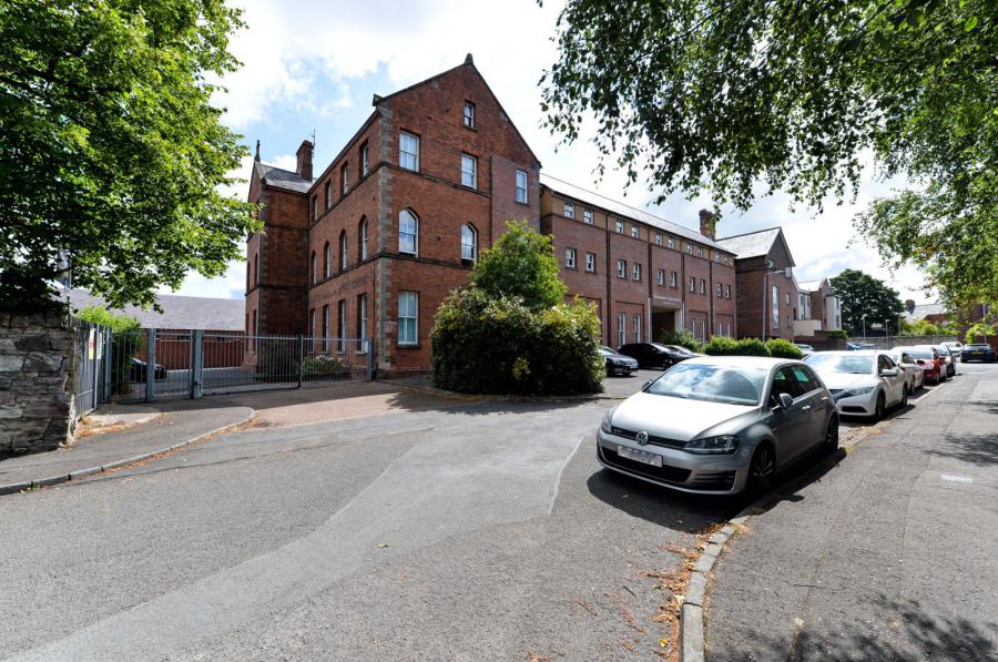 Apartment 17, 48 Rossmore Drive