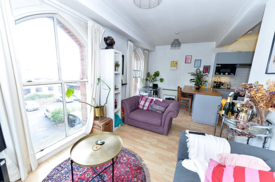 Apartment 17, 48 Rossmore Drive