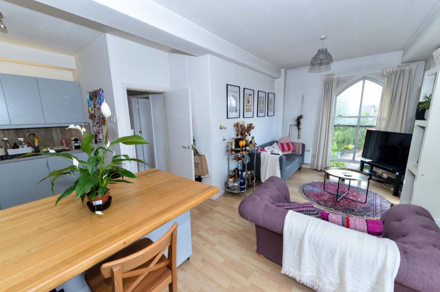 Apartment 17, 48 Rossmore Drive