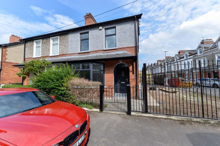 12 Kerrsland Drive