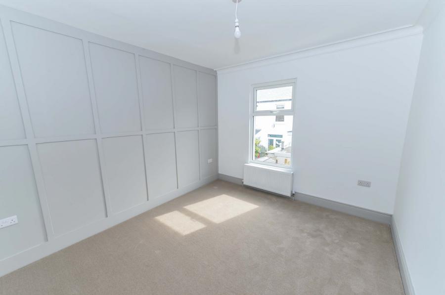12 Kerrsland Drive