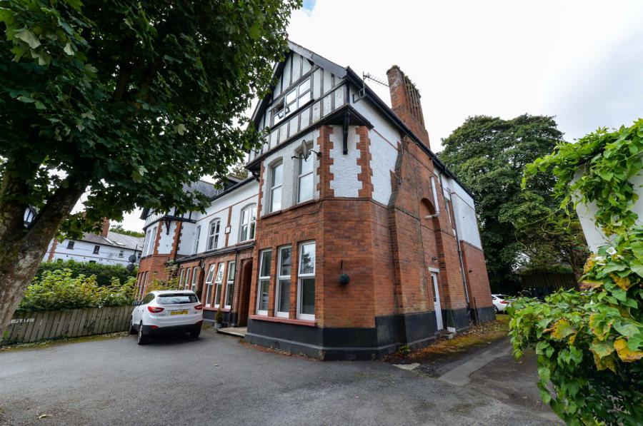 Flat 5, 1 Sandown Park