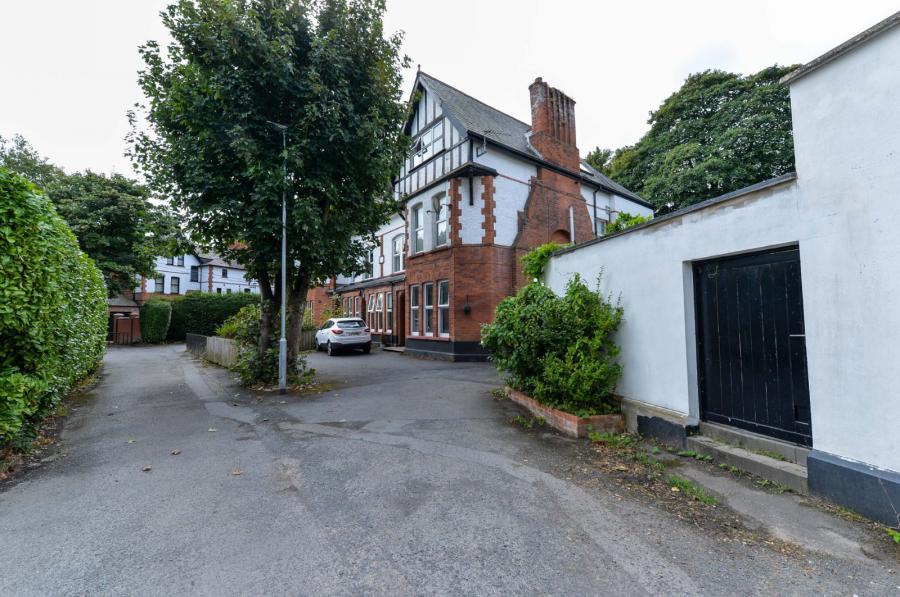 Flat 5, 1 Sandown Park