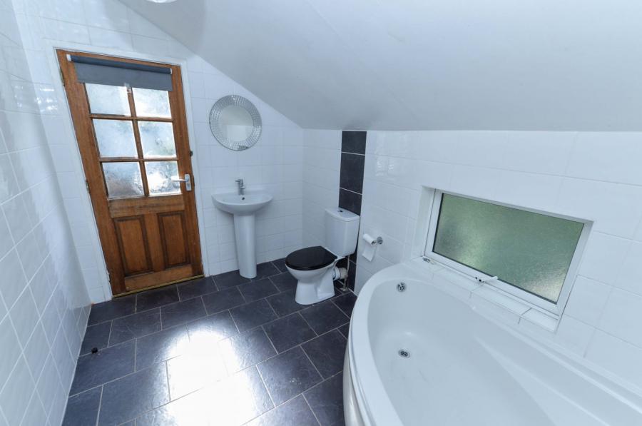 Flat 5, 1 Sandown Park