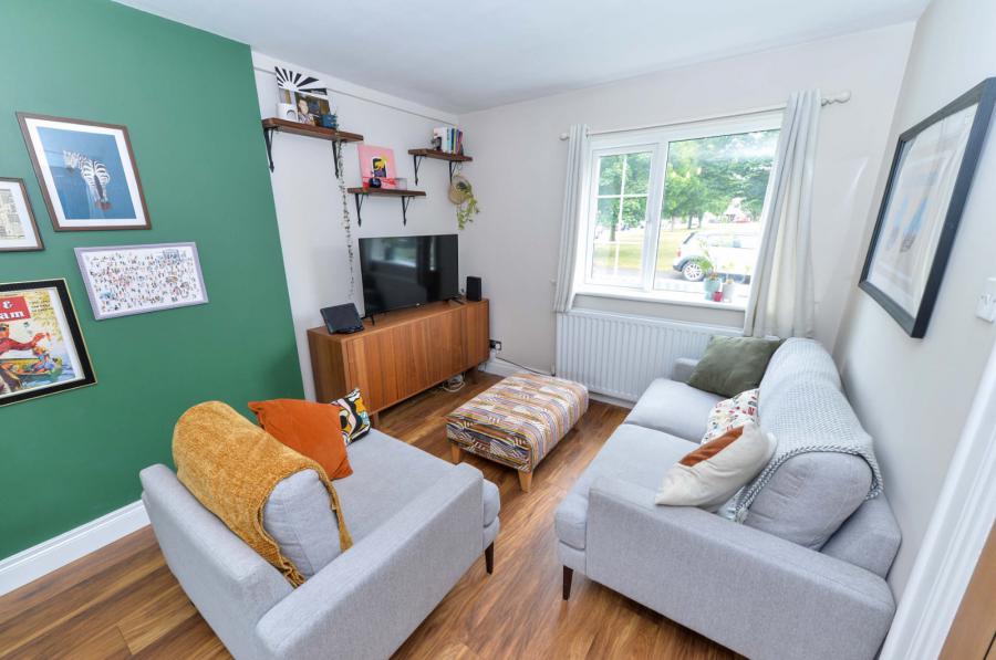 44 Thornhill Parade