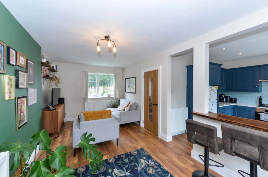 44 Thornhill Parade