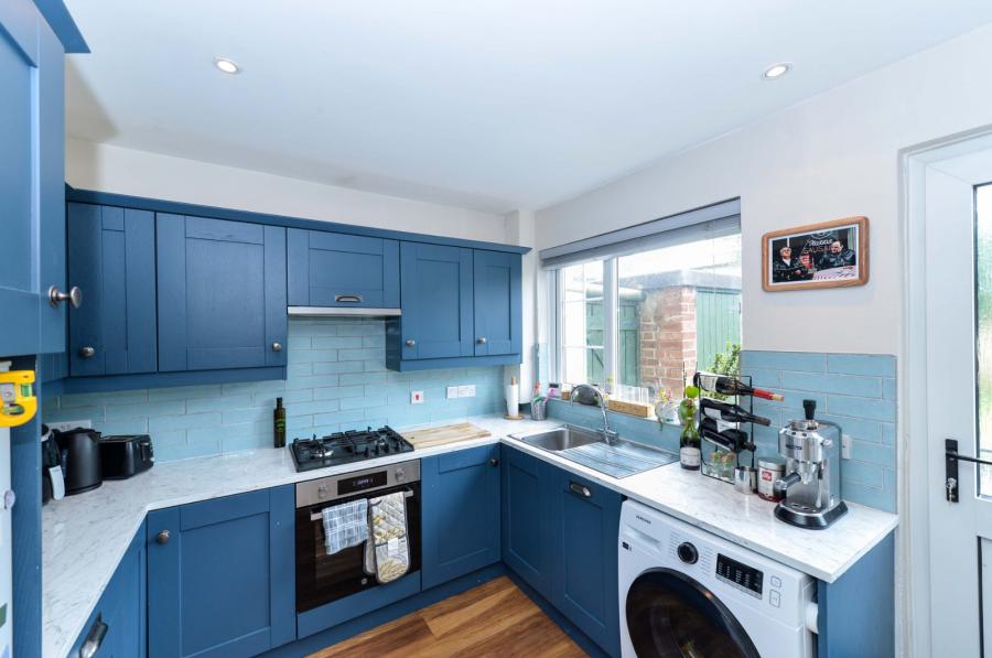 44 Thornhill Parade