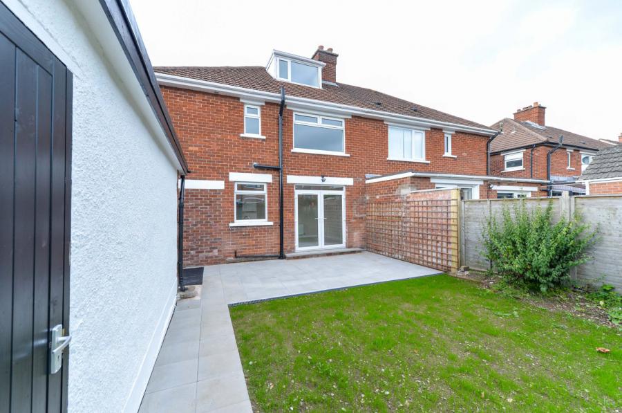 25 Moyne Park