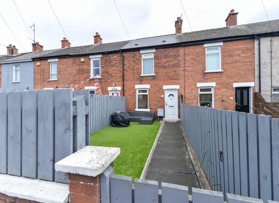 13 Parkgate Crescent
