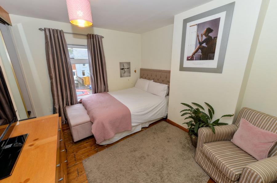 22 Parkgate Crescent