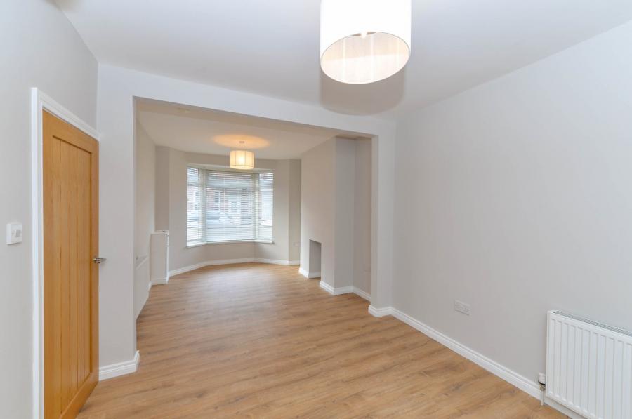 18 Hollycroft Avenue