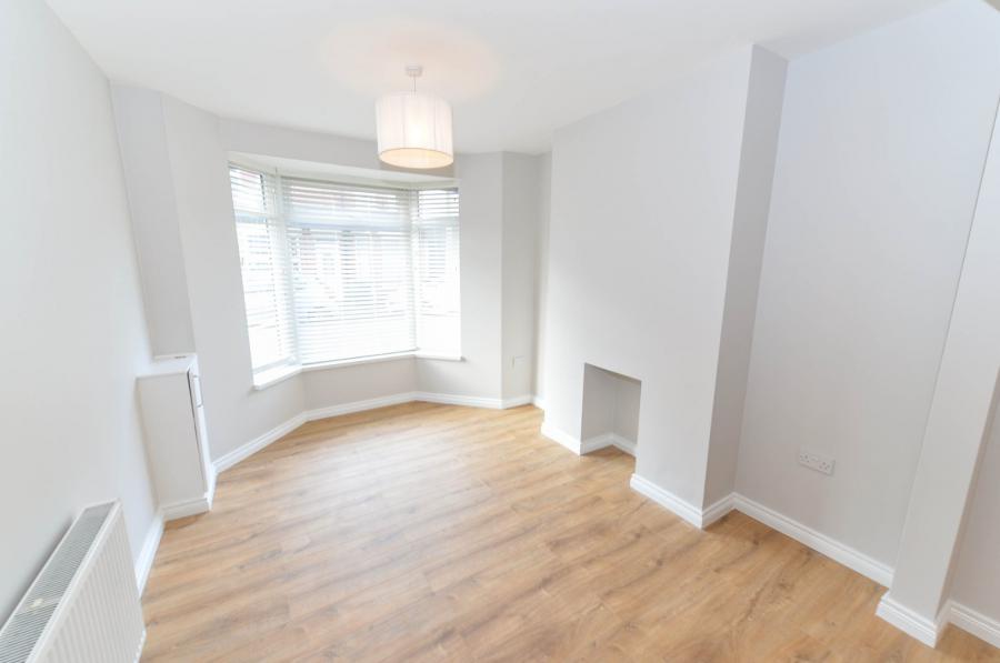 18 Hollycroft Avenue