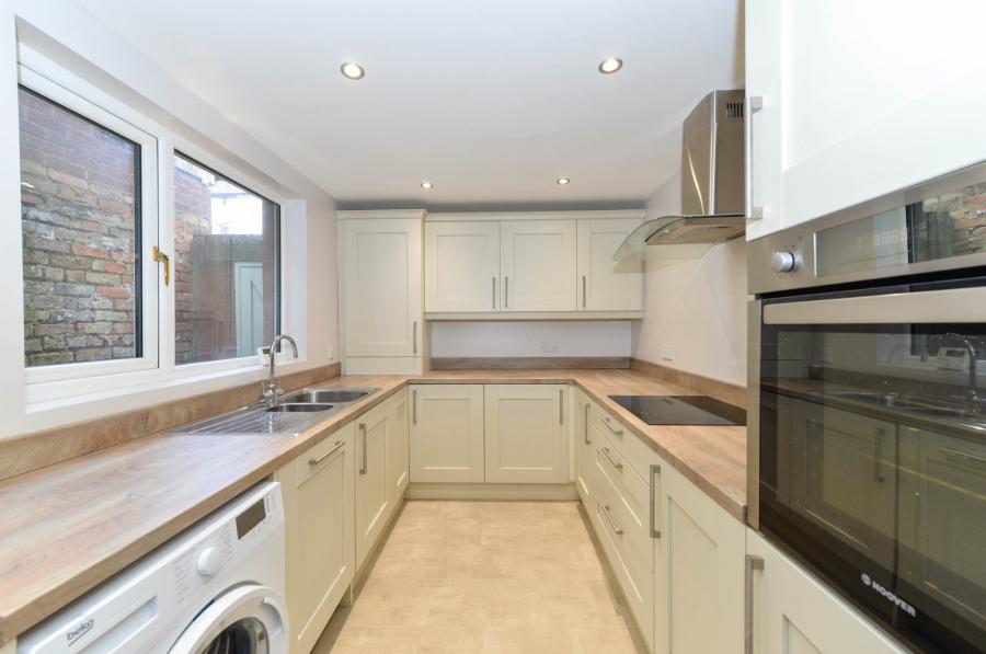 18 Hollycroft Avenue